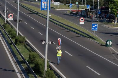 Opponents of Serbia's populist leader block main highway to keep up pressure after weeks of protests