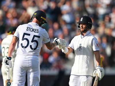 England grasp at glimmer of hope on extraordinary day of Ashes cricket