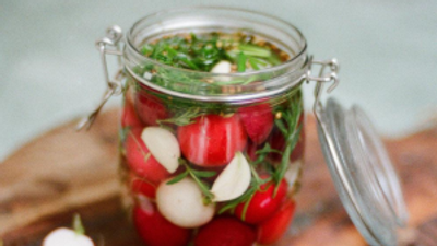 Recipe: radish pickles with garden herbs