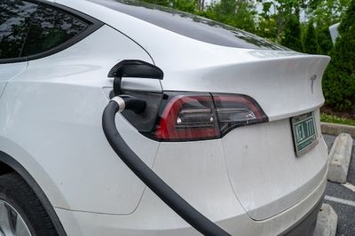 A Transportation Engineer Reveals the One Surprising Problem With Owning an EV in a City