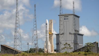 See Europe's powerful new Ariane 6 rocket on launch pad (photos)