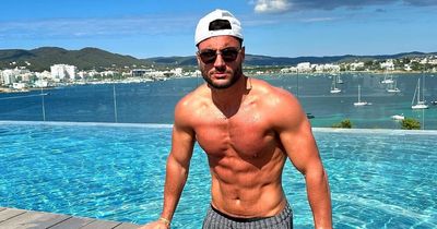 Love Island's Davide parties on a yacht with girls and slams criticism over Ekin-Su split