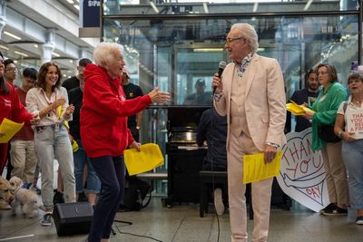 Tony Christie surprises St Pancras travellers with performance for Thank You Day