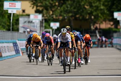 Giro d'Italia Donne standings neutralised at flamme rouge in technical finale on stage 3