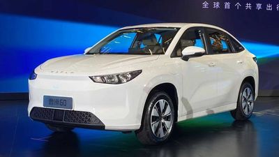 Video Shows Chinese EV Droppped Its Battery Pack While Driving