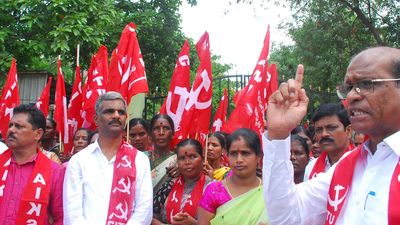 Provide house sites to the poor in Telangana, says CITU, organises stir in Sangareddy