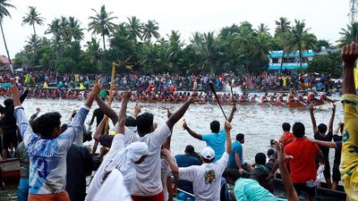Nadubhagom Chundan wins Champakulam Moolam boat race