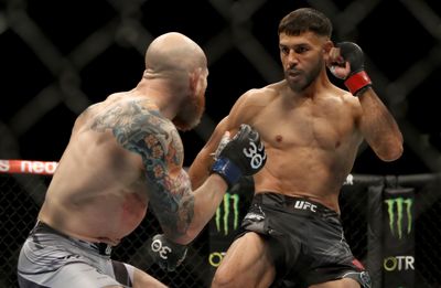 Jon Anik: Yair Rodriguez ‘has a better chance’ than oddsmakers suggest against Alexander Volkanovski at UFC 290