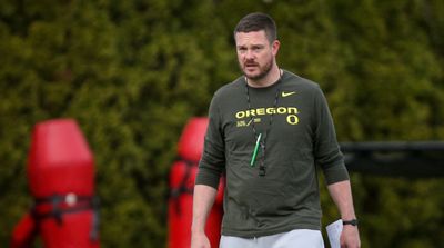 Oregon’s Dan Lanning Playfully Inquires About Scoot Henderson’s Football Eligibility