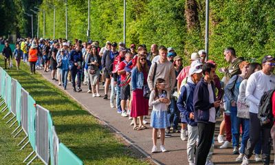 Wimbledon fans complain of queue chaos amid tighter security