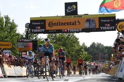 No record but promising signs for Mark Cavendish on first sprint stage