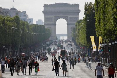 Thai tourists head to France despite riots