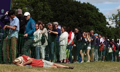 Wimbledon apologises to tennis fans caught in queue chaos