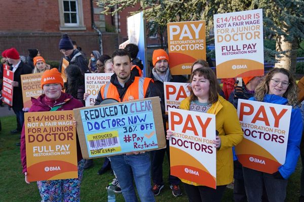 All medics stand with junior doctors as pay talks resume, says BMA chairman