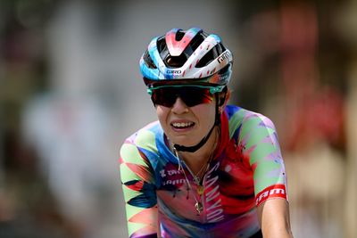 Giro Donne: Niedermaier holds off Van Vleuten to win dramatic stage 5
