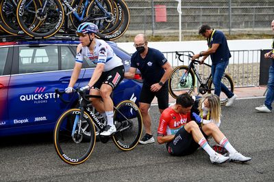 Tour de France: Crashes blight motor circuit finale to stage 4
