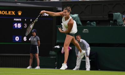 Sabalenka and Jabeur delight the crowds with a tweener and touch