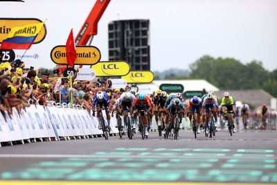 Late gamble doesn't pay as Mark Cavendish misses Tour de France record