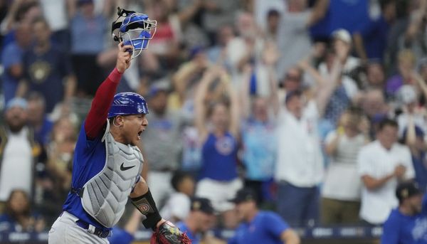 Cubs' David Ross addresses roof controversy after Milwaukee