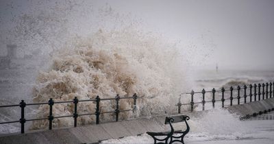 UK weather: Brits brace for heavy rain and wind barrage as flood risk warning issued