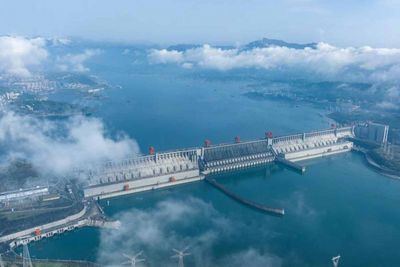 China's Three Gorges Dam sees record tourists in H1