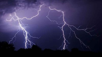 Uttar Pradesh: 6 people killed due to lightning strikes in Azamgarh
