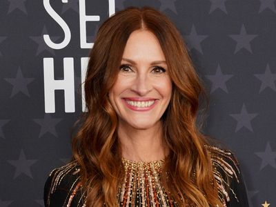 Julia Roberts shares rare photo with husband Danny Moder in anniversary post