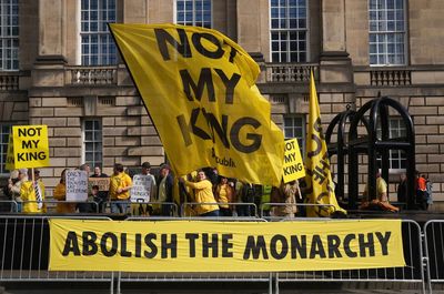 King Charles – live: Two arrested after coronation protests on Edinburgh’s Royal Mile