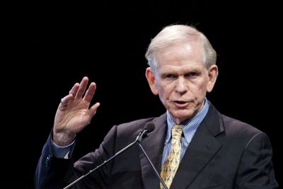 Legendary investor Jeremy Grantham says the stock market has a 70% chance of crashing