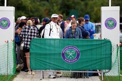 More than 10,000 fans in Wimbledon queue as new arrivals warned of long waits