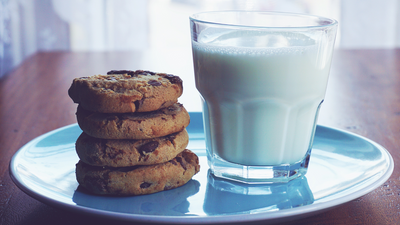 5 cupboard ingredients, 10 minutes and an air fryer for these gooey breakfast cookies