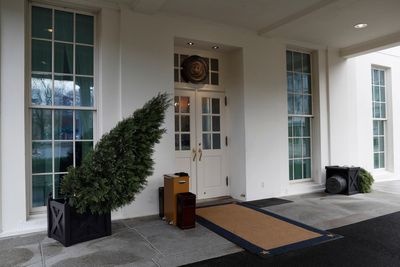 Tests show white powder found at White House is cocaine