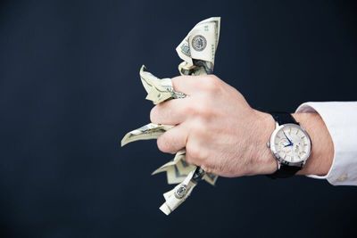 Dollar Gains on Hawkish FOMC Minutes
