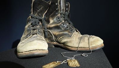 Alan Alda boots, dog tags from ‘M*A*S*H’ going up for auction
