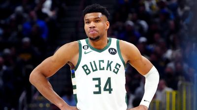 Report: Bucks’ Giannis Antetokounmpo Undergoes Knee Surgery