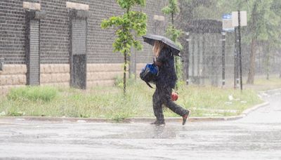 Storms moving into Chicago area bring possibility of minor flooding, meteorologists say