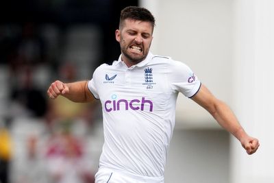 Fiery Mark Wood and Stuart Broad give England flying start to must-win Test