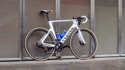 Mathieu van der Poel's Tour de France bike: An all white, all new Aeroad