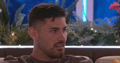 Love Island first look as single Islanders get unexpected text after Casa Amor