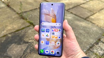 Honor 90 review: A big, beautiful Pixel 7a alternative