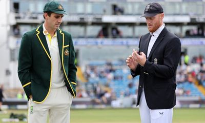 Ashes diary: new Robinson makes debut and Stokes masters coin toss