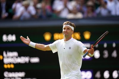 Uninterrupted sunshine for Wimbledon fans as British stars look to progress