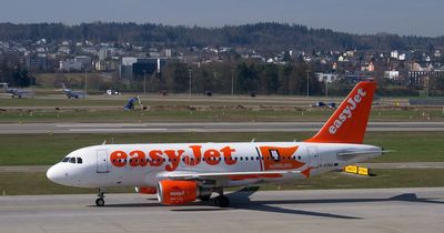 19 passengers made to get off easyJet plane because of weather