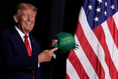 Trump’s bizarre 2020 Oval Office meeting ‘focus of questioning’ for special counsel – live updates