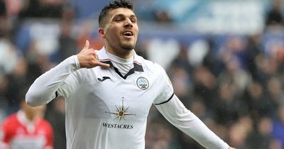 Leeds United joining the crowded Joel Piroe race gives Swansea City exactly what they want