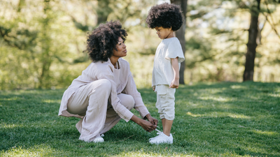 I taught my daughter to tie shoelaces with this hack, and it only takes 4 easy steps