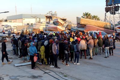 HRW urges Tunisia to suspend expulsions of African refugees