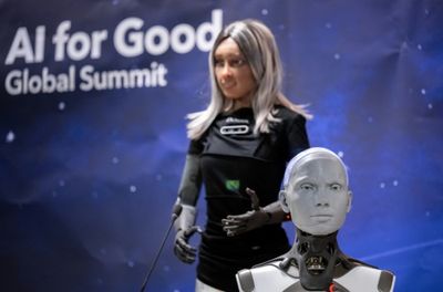 Robots tell UN conference: ‘We could run the world’