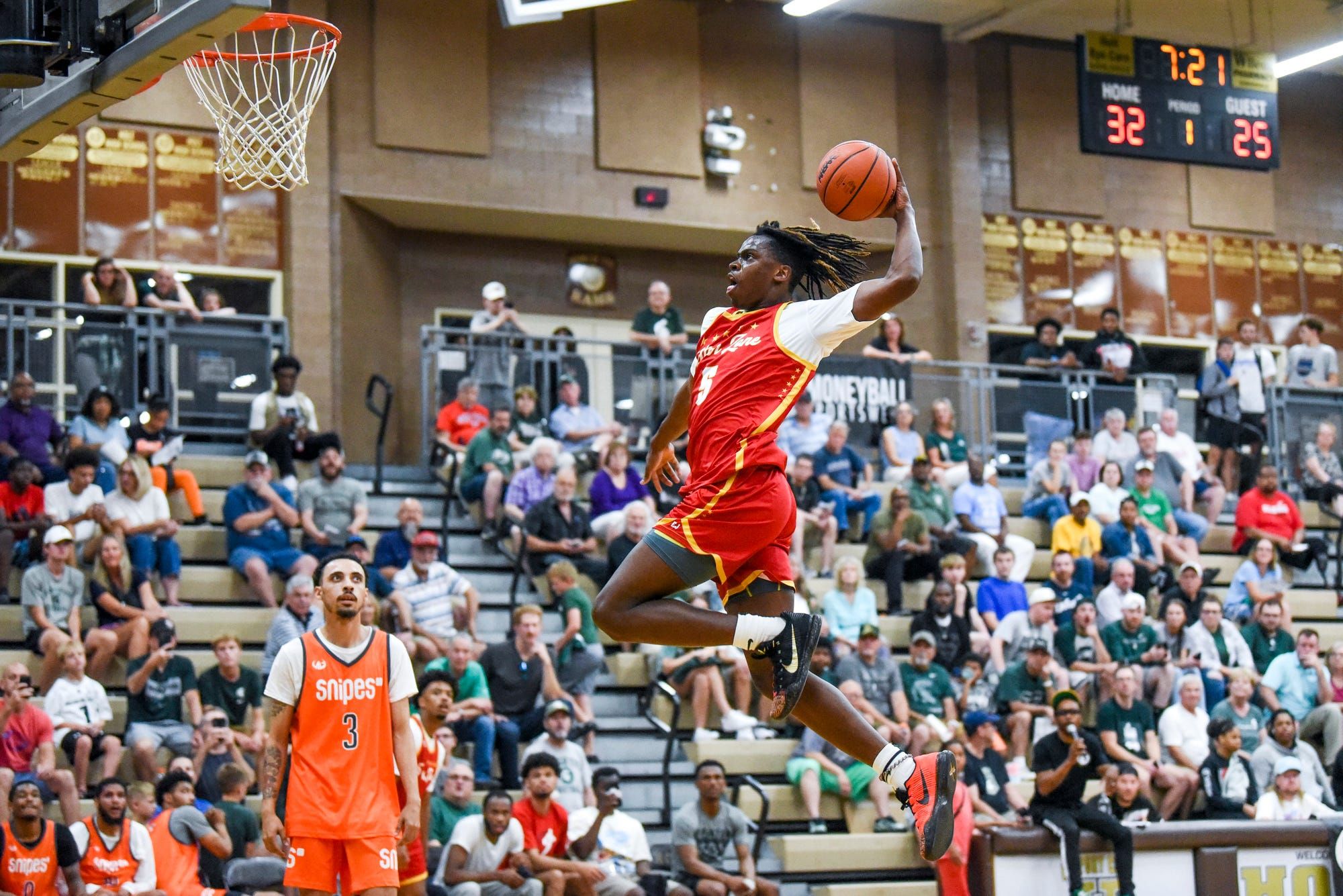 WATCH: MSU freshman Coen Carr throws down numerous…