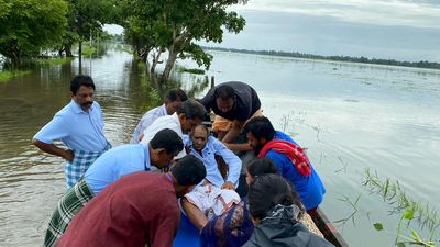 More relief camps opened in Alappuzha as more villages submerged